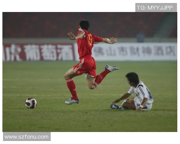 足球场上猝死球星引发广泛关注及对运动员健康保障的深刻反思